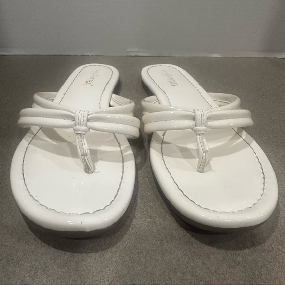 J. McLaughlin Caitlin White Patent Leather Flip Flops Slip On Sandals Thongs 8 - Picture 4 of 10